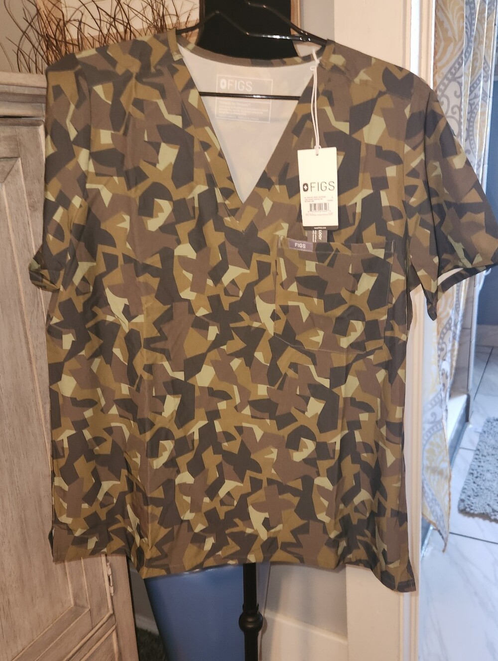 Figs Geometric Camo Scrub Top Catarina 1 Pocket. NWT Size Lg.